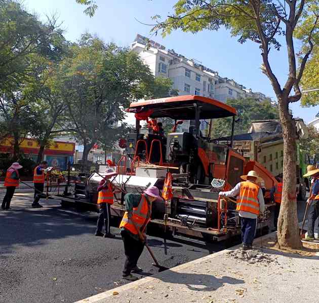 申和路面施工忙     永和建設(shè)再提速